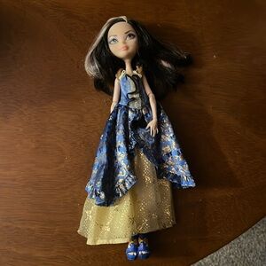 Duchess Swan Ever after high doll